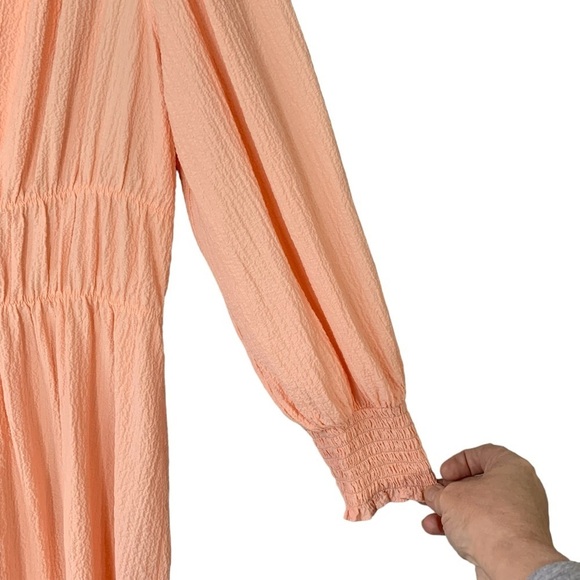 Calvin Klein light peach seersucker v-neck long sleeve midi dress. EUC Size 10 - Picture 4 of 9